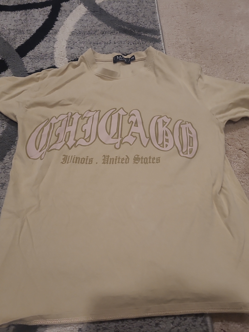 Men’s BOOHOO MAN Beige Oversized Short Sleeve Chicago Illinois Shirt (XS)